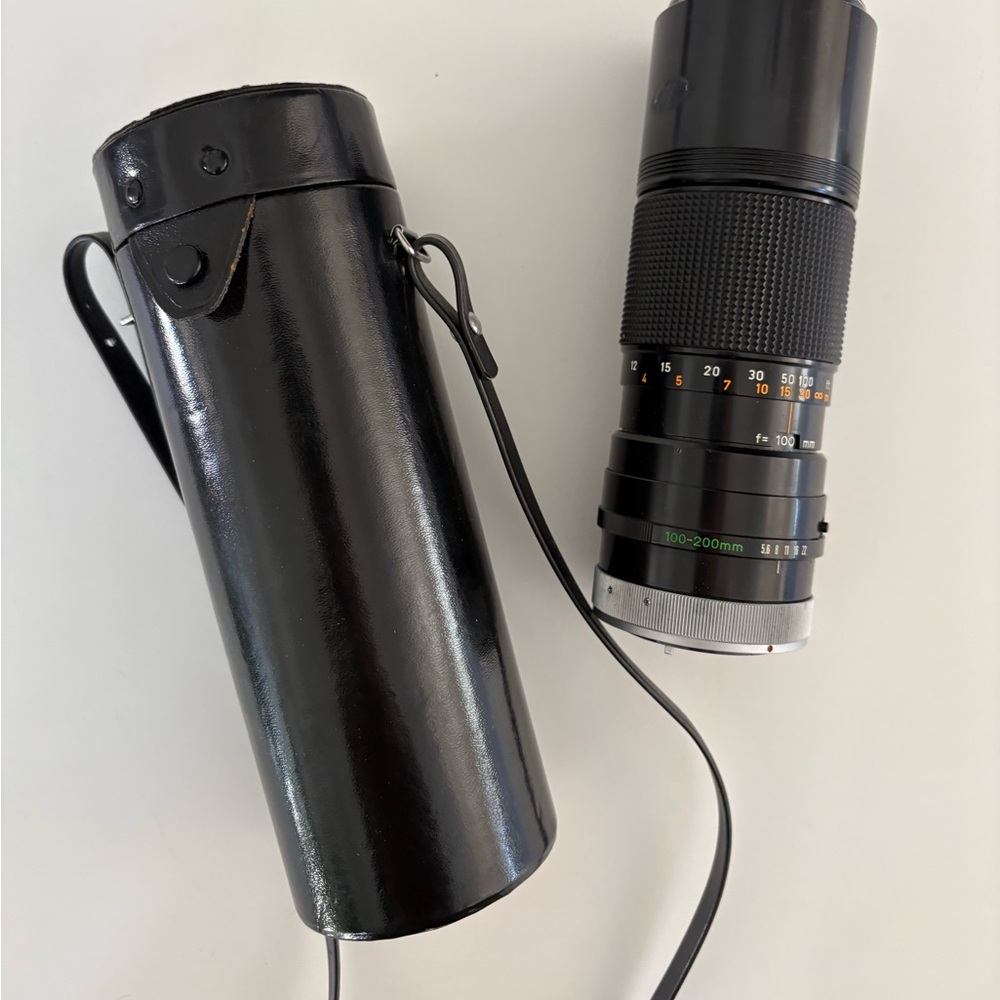 Canon zoom lens (100-200mm) with carry case